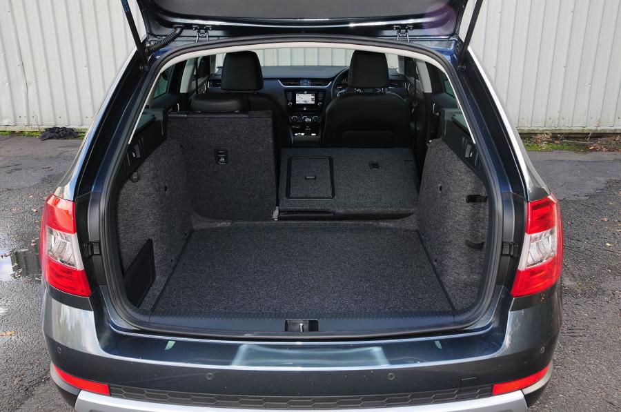  Skoda Octavia Scout 2014 года  (UK) (фото 9 из 12)